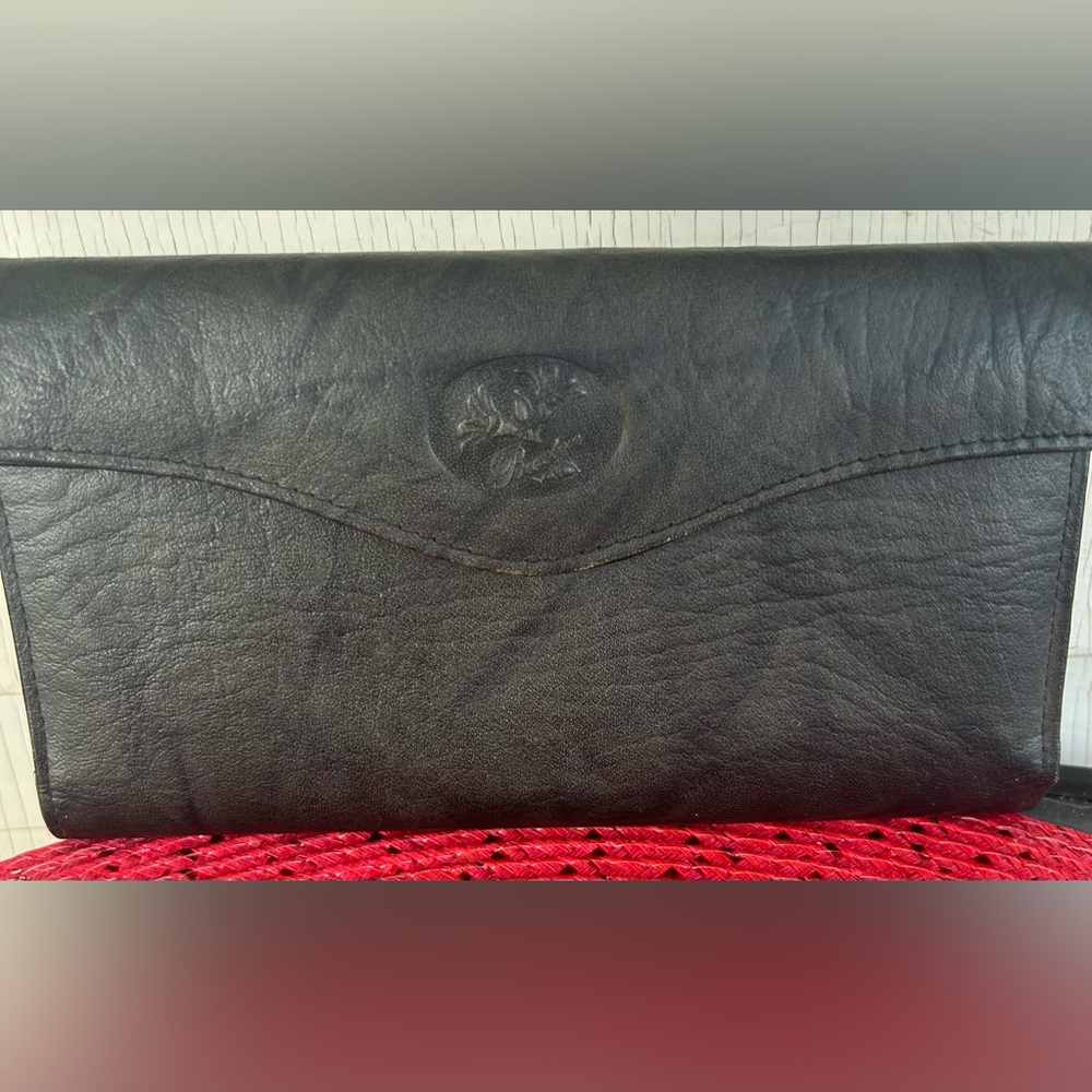 BUXTON BLACK GENUINE LEATHER WALLET w/ KISS LOCK COIN POUCH. EUC